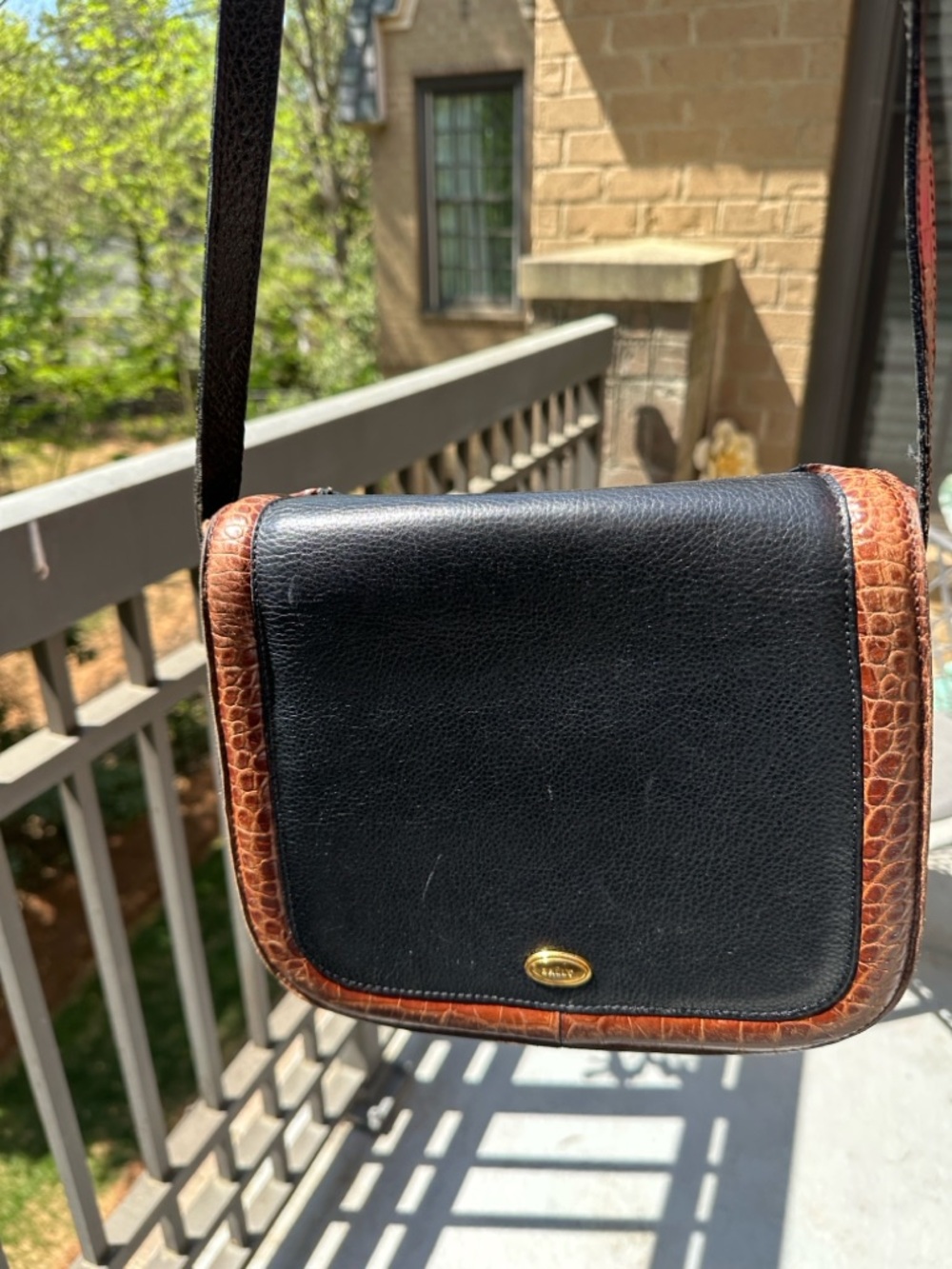 Vintage Bally Leather Bag • Croc Embossed Trim • Leather Lined • Made in Italy - Picture 4 of 16